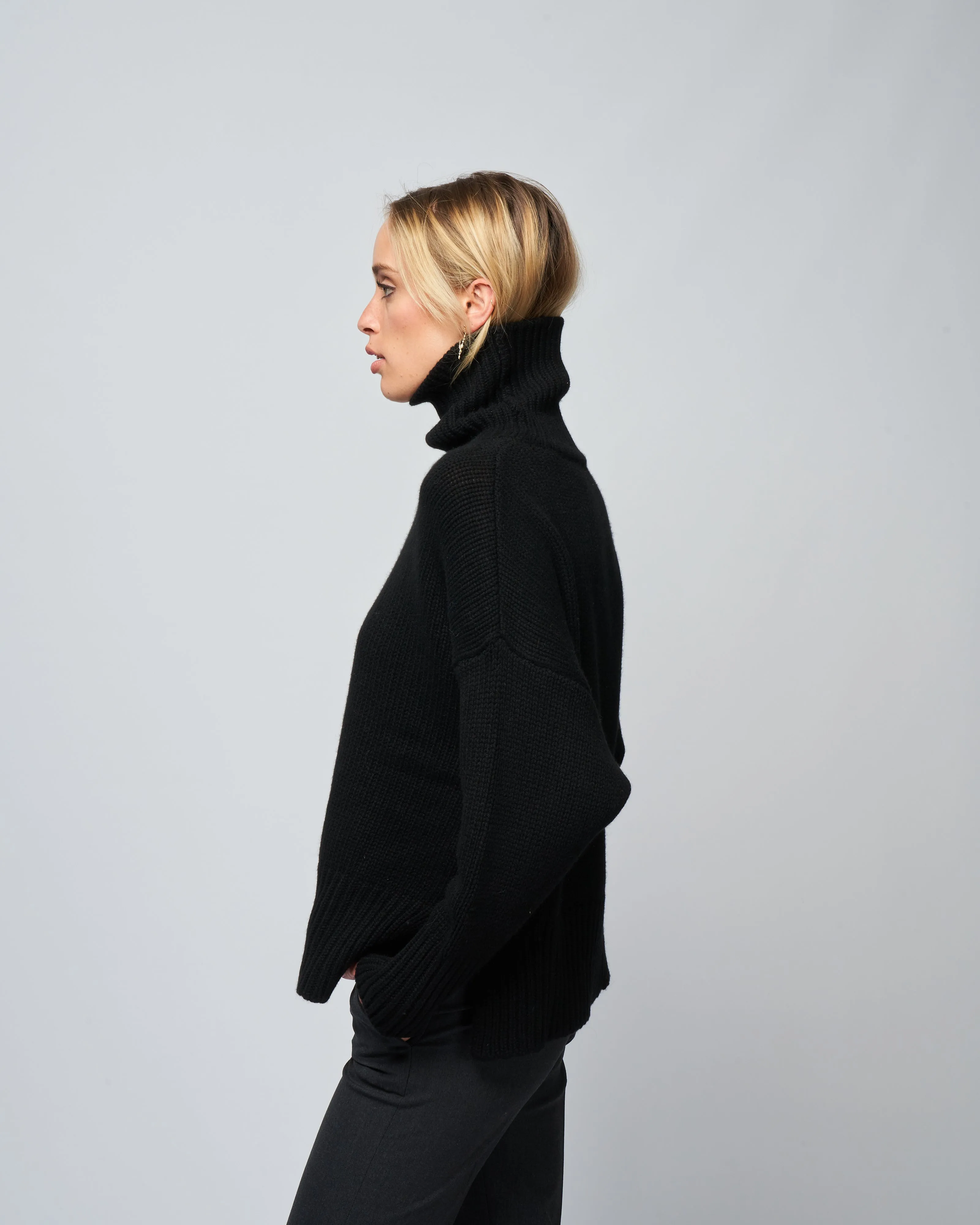 cashmere turtleneck - black