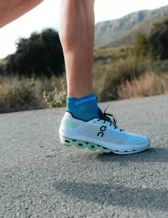 Compressport Unisex's Pro Racing Socks v4.0 Run Low - Niagara Blue/White