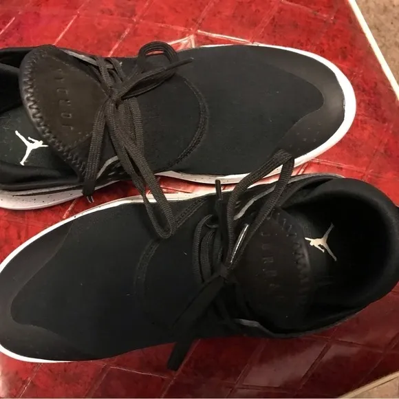 JORDAN NIKE FLY 89 BG Black Basketball Trainers size 7Y