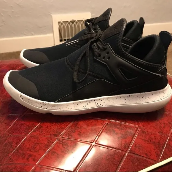 JORDAN NIKE FLY 89 BG Black Basketball Trainers size 7Y