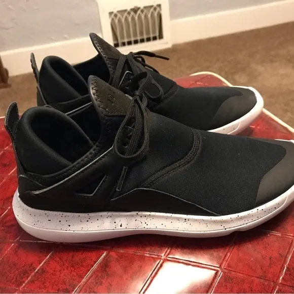 JORDAN NIKE FLY 89 BG Black Basketball Trainers size 7Y