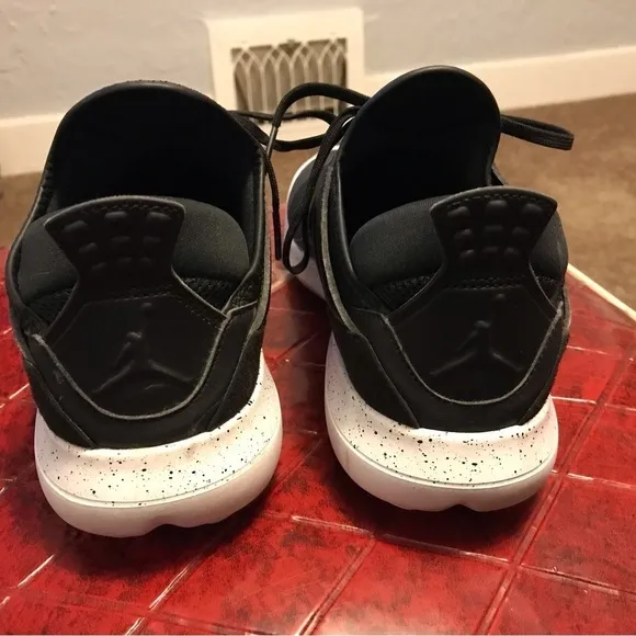 JORDAN NIKE FLY 89 BG Black Basketball Trainers size 7Y