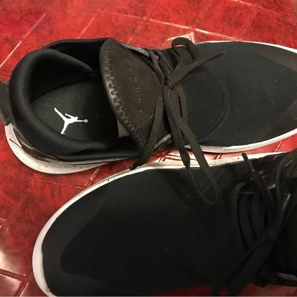 JORDAN NIKE FLY 89 BG Black Basketball Trainers size 7Y