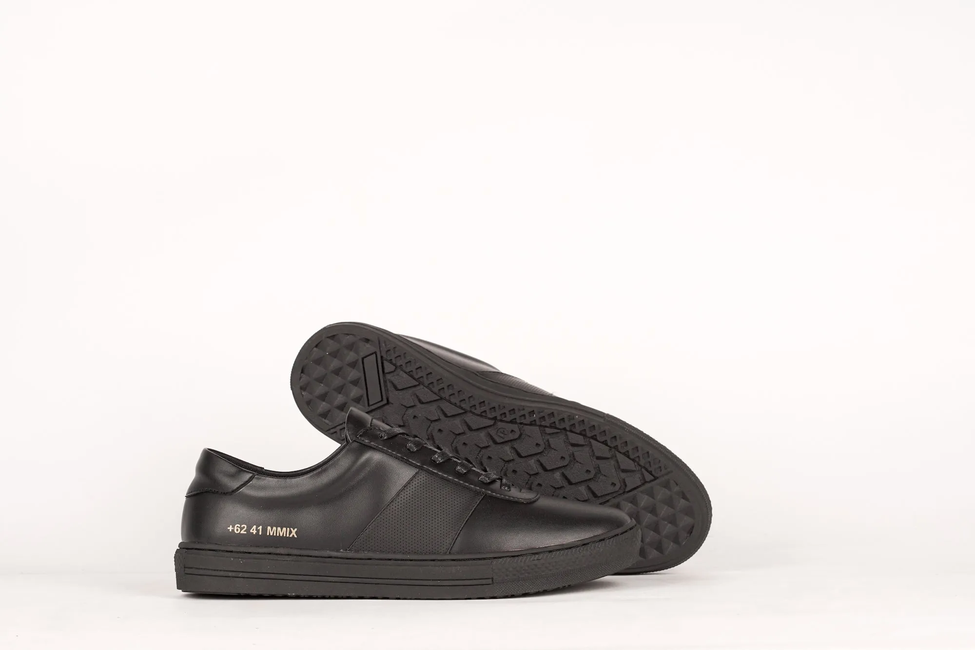 LAV-07 | TRIPLE BLACK | MEN