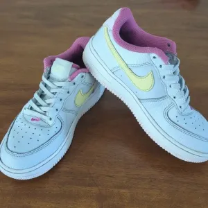 Nike Air Force 1 GS trainers girls kids 2Y