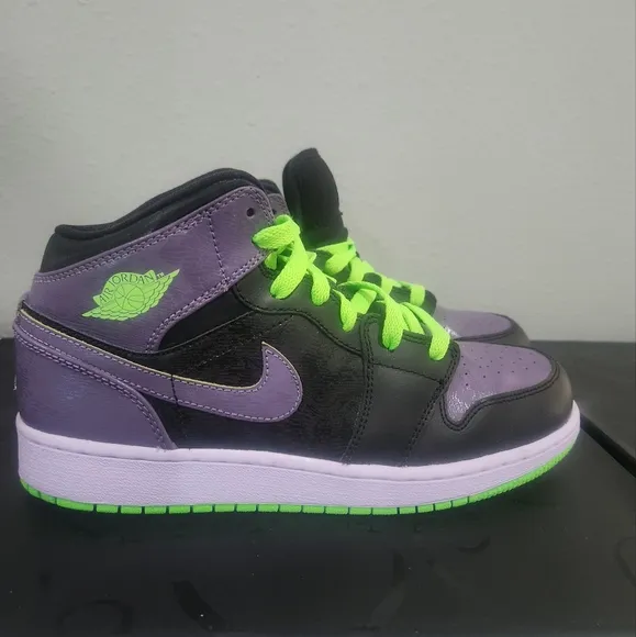 Nike Air Jordan1 Retro 2013 Joker Sneaker Purple/ Lime Green Sz 6y/ 7.5 Women's