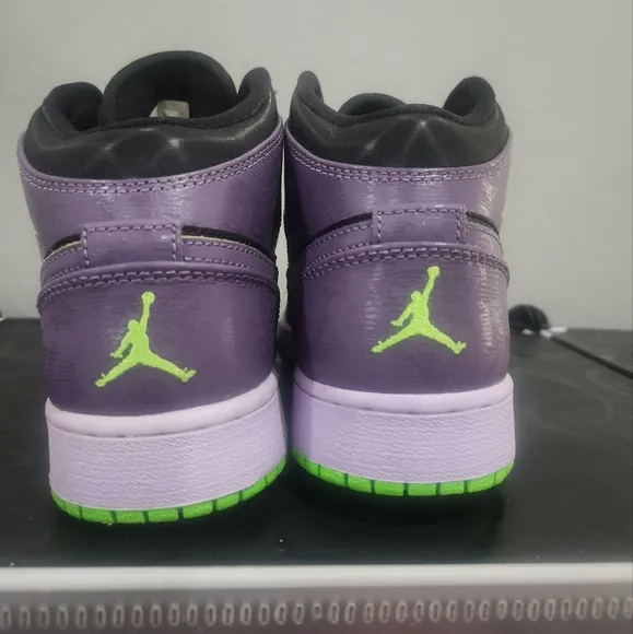 Nike Air Jordan1 Retro 2013 Joker Sneaker Purple/ Lime Green Sz 6y/ 7.5 Women's
