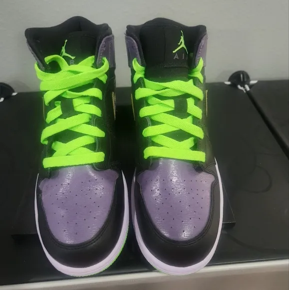 Nike Air Jordan1 Retro 2013 Joker Sneaker Purple/ Lime Green Sz 6y/ 7.5 Women's