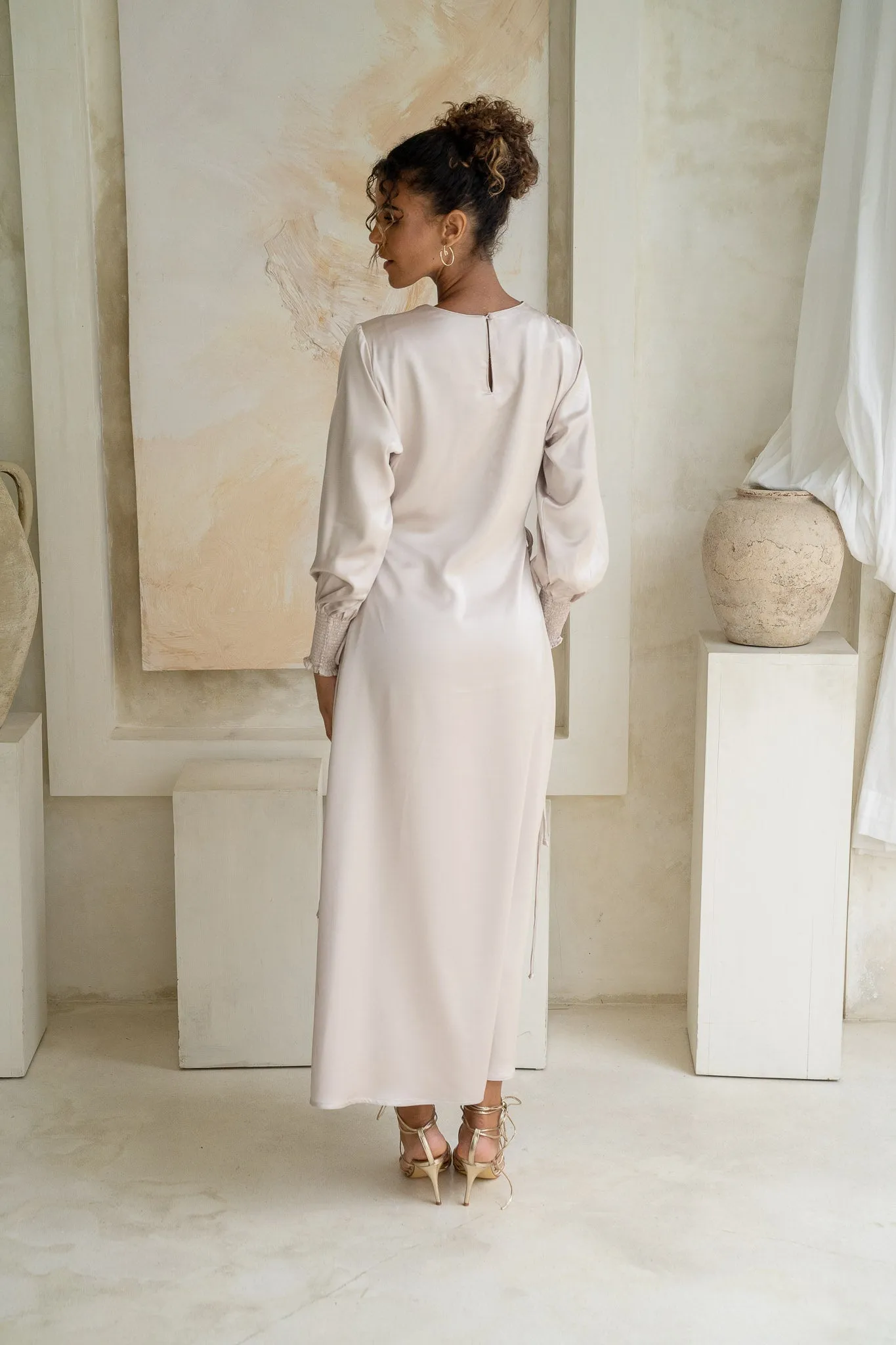 Stone-Beige Embellished Floral Cinch Abaya
