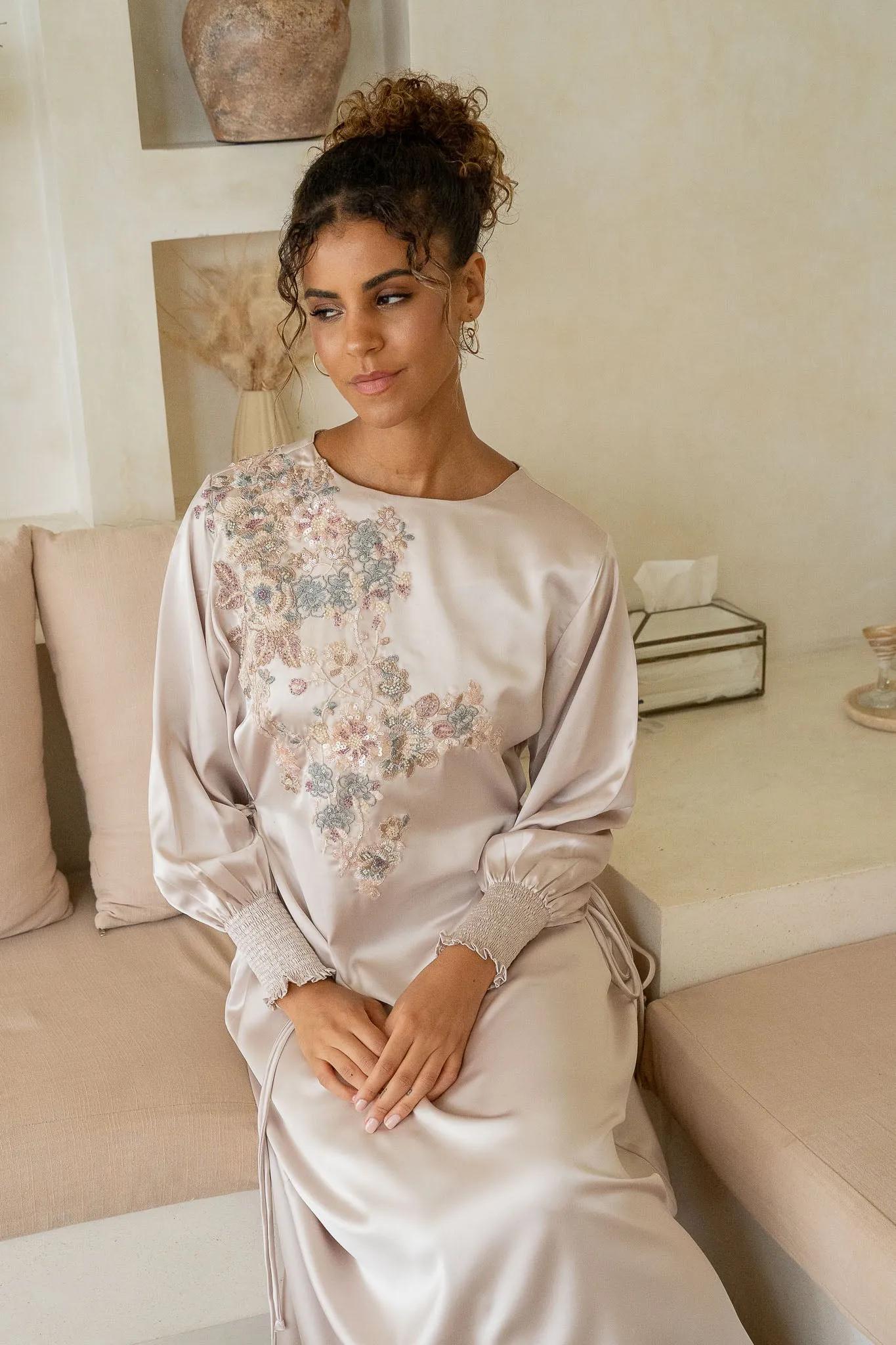 Stone-Beige Embellished Floral Cinch Abaya