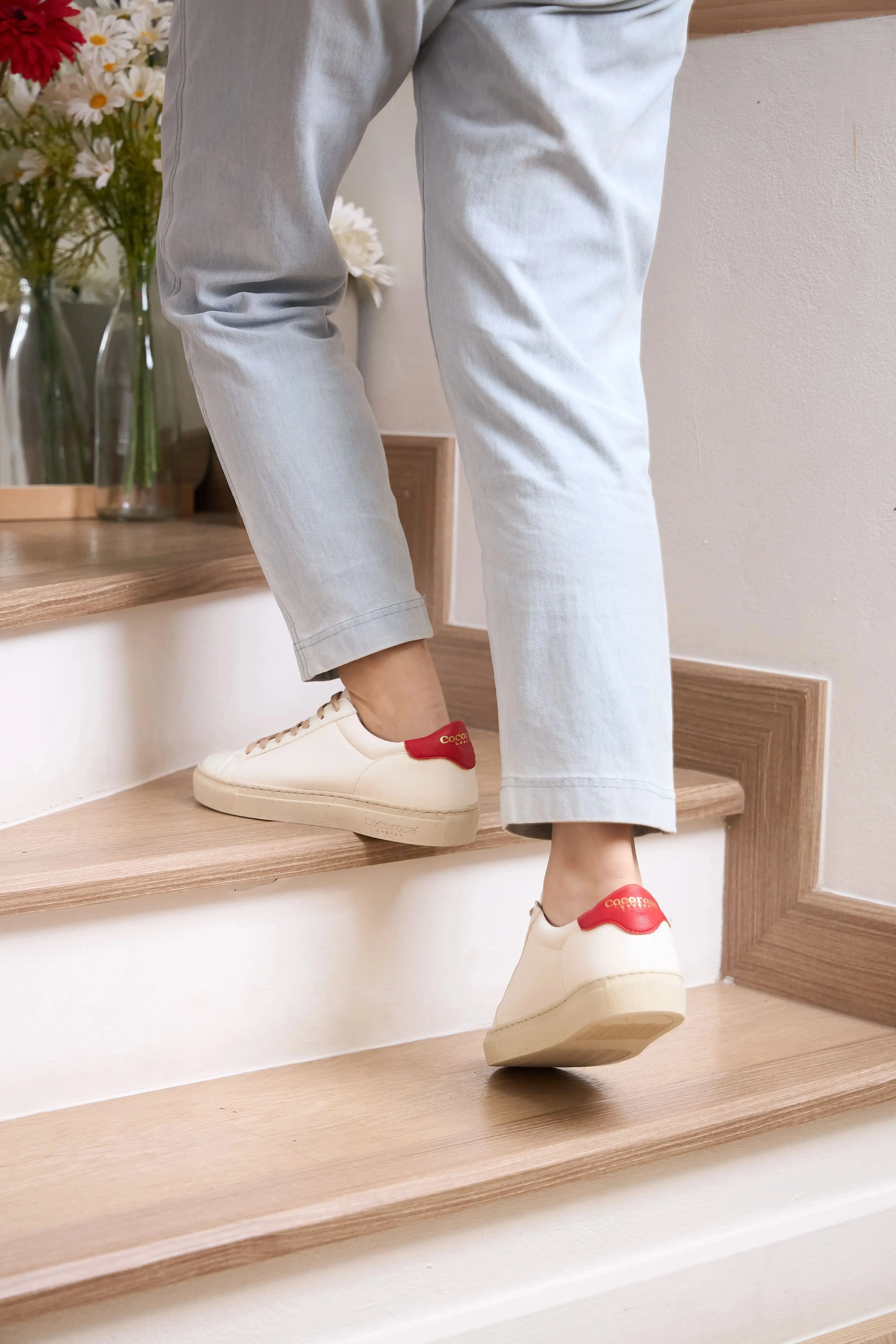 Vegan Kew - White Cactus - Rojo Red Tab