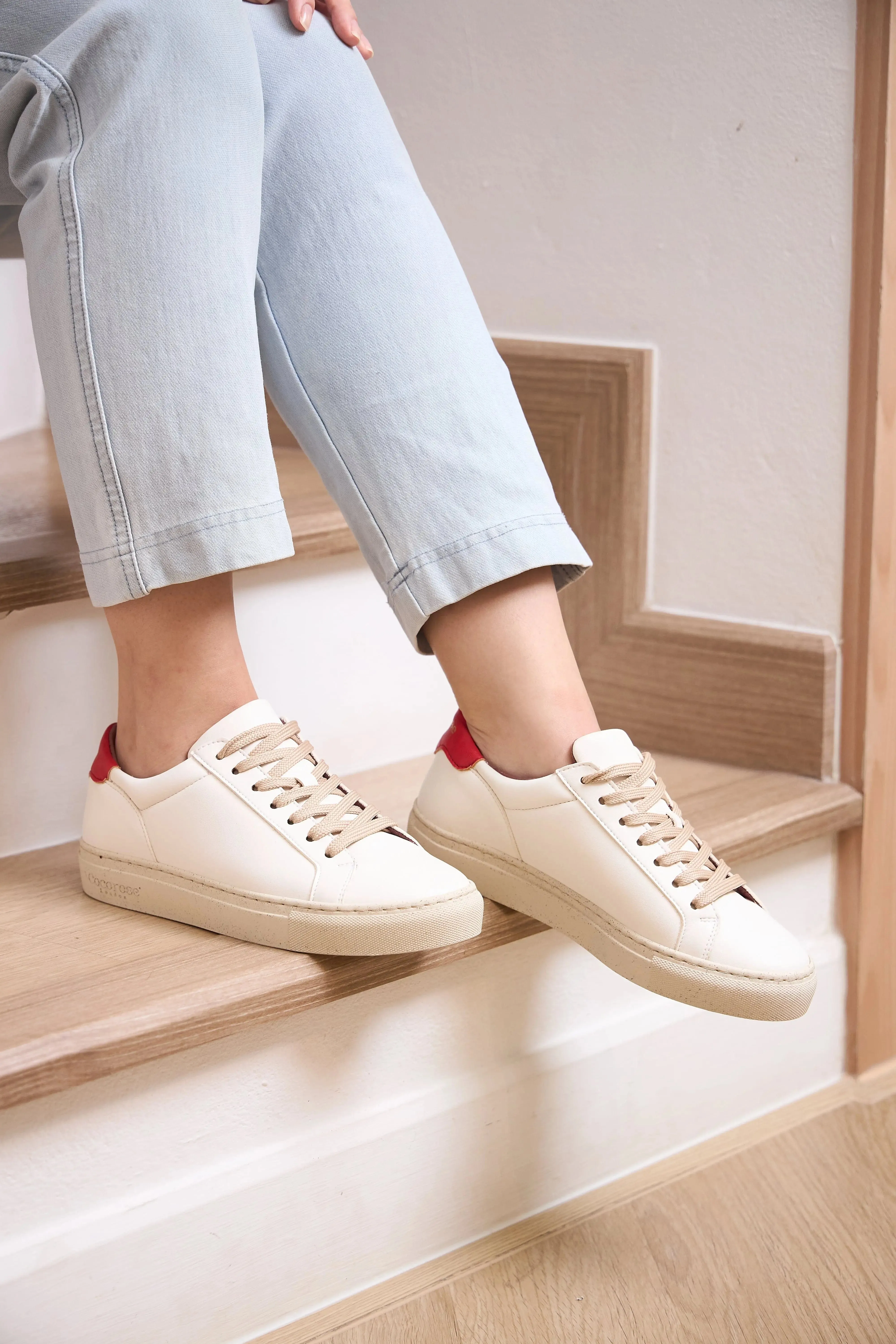 Vegan Kew - White Cactus - Rojo Red Tab